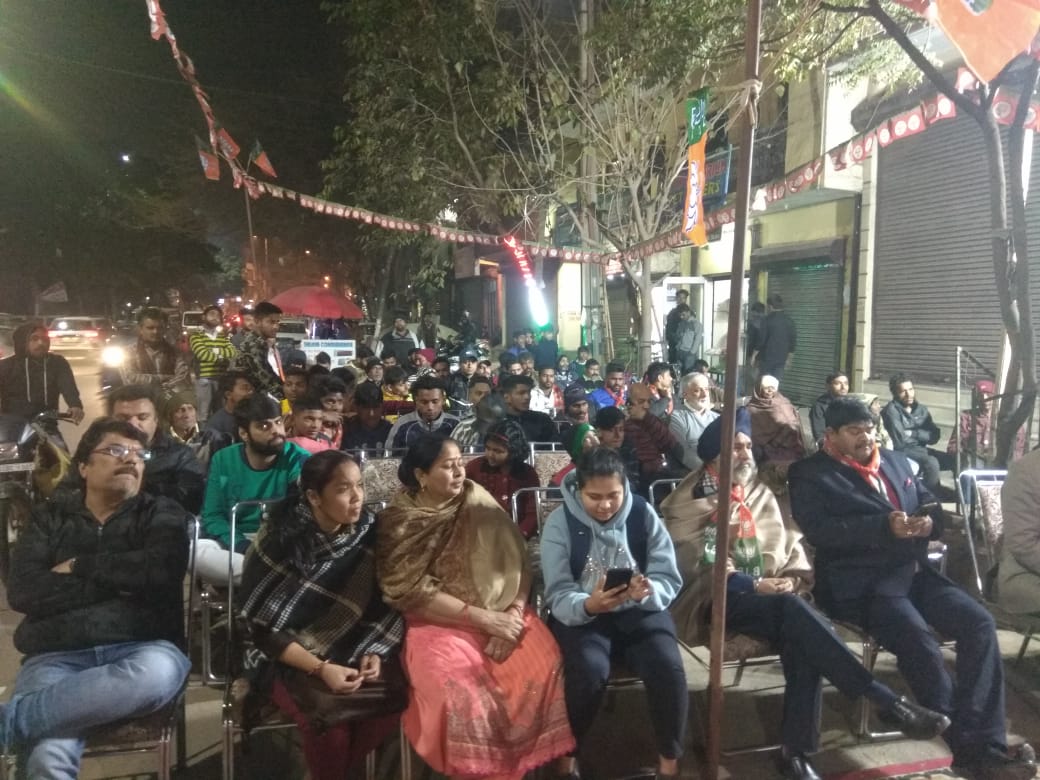 धीरपुर: चुनावी सभा नहीं पहुंचे भाजपा प्रत्याशी, जनता करती रही इंतजार