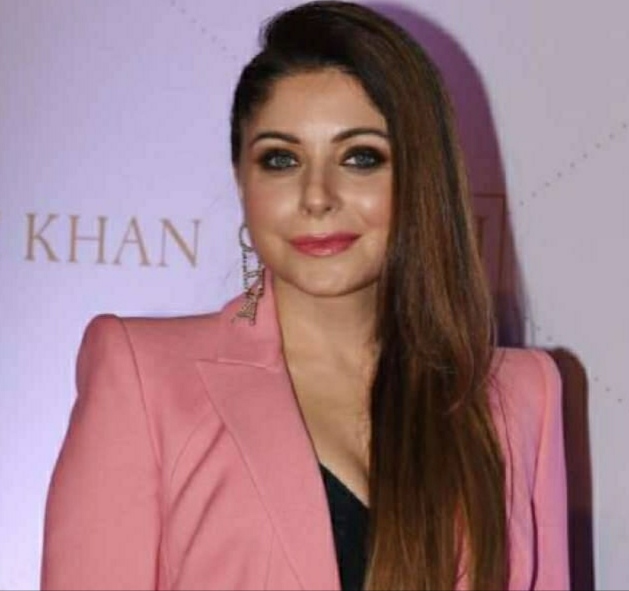 Corona Virus: Kanika Kapoor का पीछा नहीं छोड़ रहा कोरोना