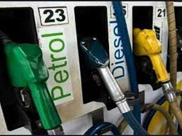 Diesel/Petrol: इतिहास में पहेली बार पेट्रोल से अधिक कीमत पर बिक रहा हैं डीजल