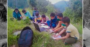 ऑनलाइन पढ़ाई के लिए सिग्नल ढूंढते-ढूंढते जंगल में पहुंचे बच्चे, पढ़ाई के लिए जान जोखिम में डाल पहाड़ और जंगल पार कर रहे बच्चे…