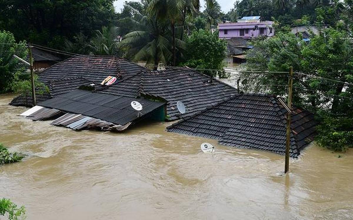 kerala: केरल में बारिश जारी