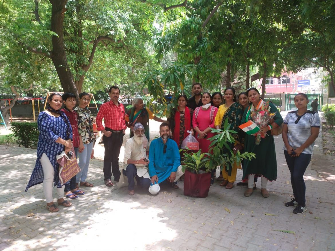 स्वातंत्रा दिवस के मौके पर वृक्षारोपण जागरूक फाउंडेशन ने लगाए पौधे