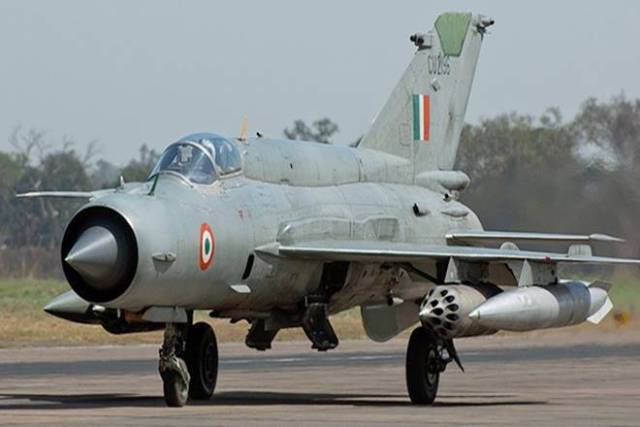 राजस्थान: भारतीय वायुसेना मिग-21 लड़ाकू विमान दुर्घटनाग्रस्त, पायलट की मौत