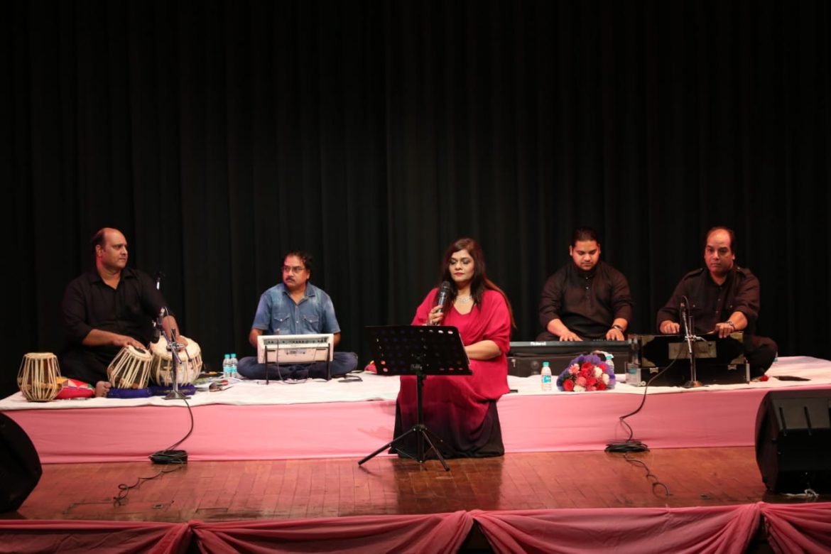 पुराने गानों की गुंज से गुंजा CSOI का सभागार, निशी सिंह की गायकी के हुए दीवाने